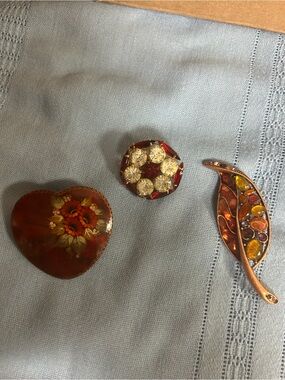 Decorative Heart painted brooch and Gemstone Leaf Accent Set - Red rhinestone